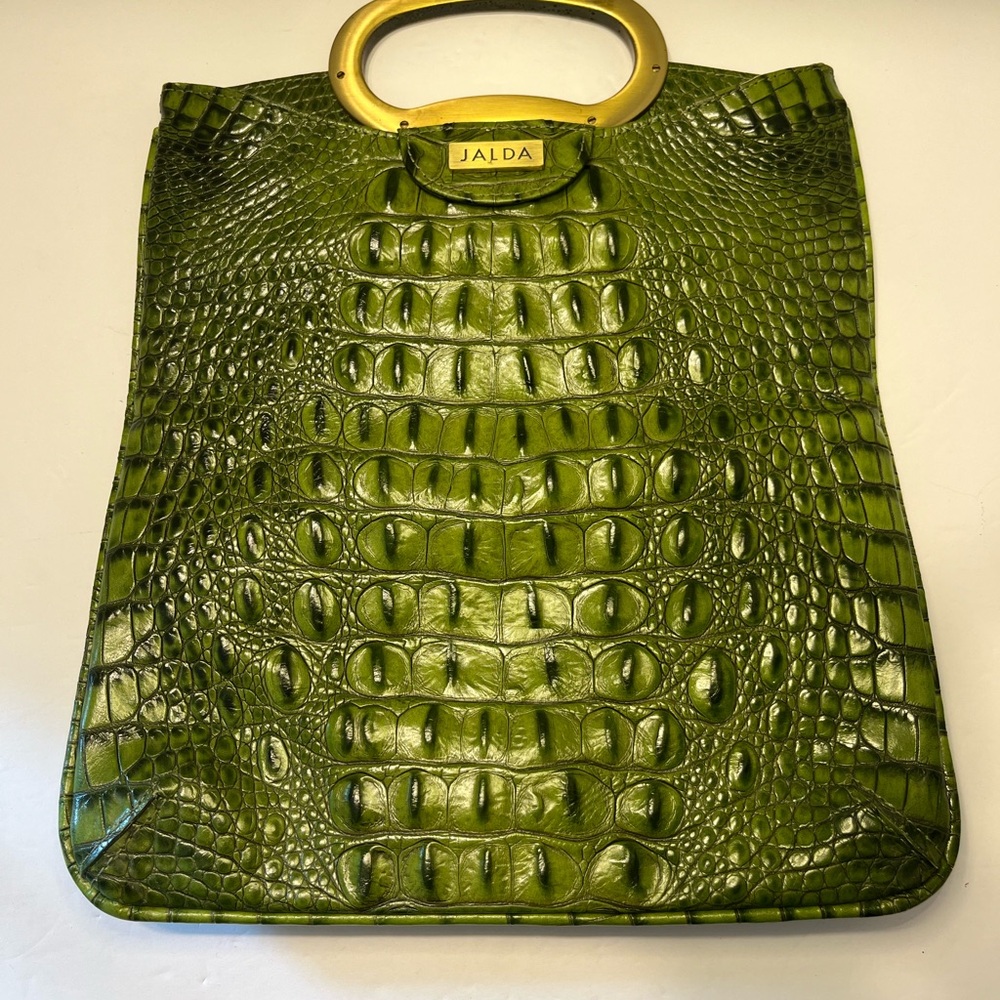 Green Crocodile Embossed Clutch - Picture 3 of 7